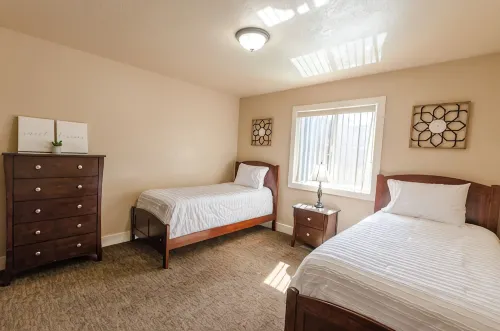 Updated 2-bedroom condo with pool - プール