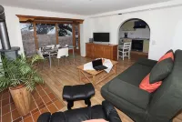 Nice, lovingly completely renovated apartment right below the Karwendel. - Wifi