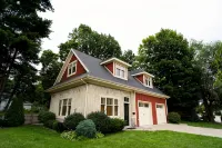 Pristine Two bedroom getaway near Lake Express Ferry & Lake Michigan - Wifi