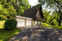 Riverview Cabin home! - balcony