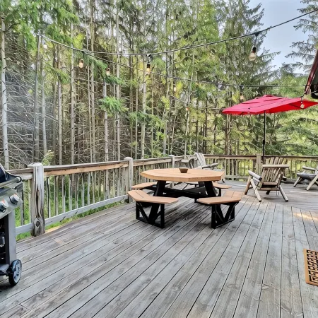 The Pines on Maples~ Hot Tub ~ Fire Pit & Indoor Fireplace - Game Room