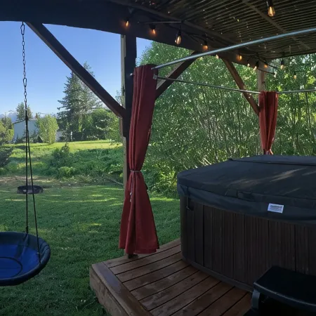 Daybreeze Vacation Home w/ Hot Tub & Gorgeous View