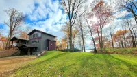 Private Newly Built Woman Lake Cabin with Detached Barn Style Bunk House - Chalets