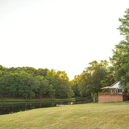 The Shepherd's Lodge at Addis Acres /4BR/3BA/ newly renovated/pond/firepit/deck