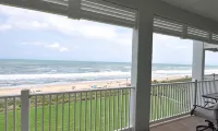 Luxurious Ocean- Front 5th Floor – 3/3 Corner Unit – Sleeps 8 - 4성급