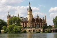 Apartment beach time, lovingly furnished, quiet location on Lake Schwerin - Lejligheder