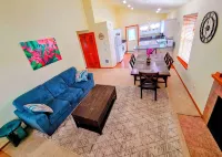 Single-Level Retreat-BBQ & King Bed!! Tesla Charger & Wifi! Pet-Friendly! - 3 stjerner