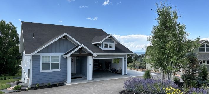 Blue Lake Retreat - fully-landscaped home sits on 2nd tee of Bear Lake G.C. Hotels in Garden