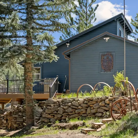 Cabin Retreat • Updated • Rocky Mountain Views • Backs to Rocky Mountain Park!!!