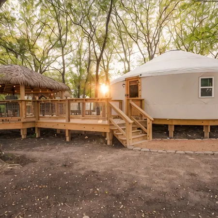 Hoot Owl Yurt/Cold A/C! Hot Tub/Medina River/Close to Downtown/RiverYurtVillage