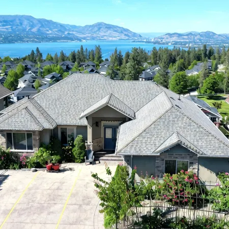 Legal Lakeview 2-bed 2-bath Entire Suite