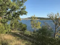 Lakeside Boho Bungalow on Table Rock Lake - Wifi