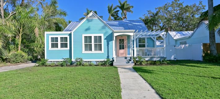 Remodeled home in Historic neighborhood. 20 min.~ AMI/ 5 min ~downtown Bradenton Hotels in Bradenton