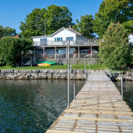 Waterfront cottage 3bdrm