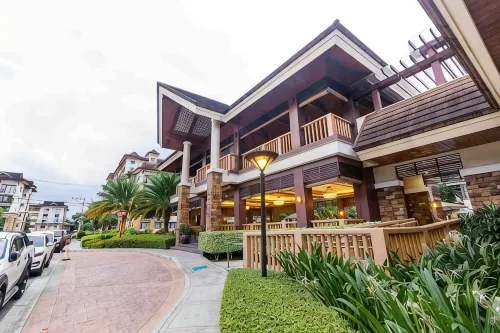Evania by J&J One Oasis |2BR UNIT, Near SM & Ayala - parking
