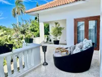 Pool Jacuzzi & Tropical Oasis Yard With Fruit Trees - Fitnessstudio