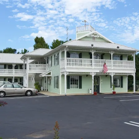 Woodstream Inn