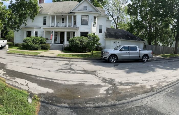 1st Class Rentals Munson Manor VII at Watkins Avenue