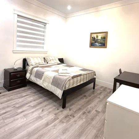 Surrey 101 queen bed ensuite own BR w AC