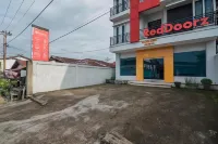RedDoorz Syariah Near Jamtos Jambi Hotels in Rawa Sari