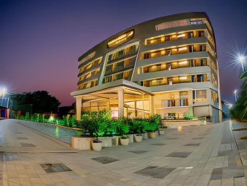 Golden Leaf Resort Hotels in Dhule