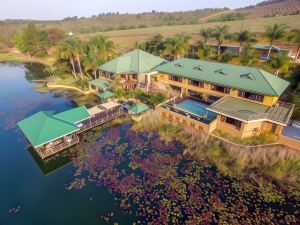 Bambuu Lakeside Lodge