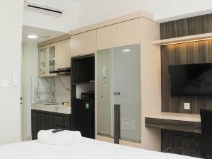 Comfort And Simply Studio Springlake Summarecon Bekasi Apartment