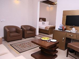 Zifan Hotel & Suites