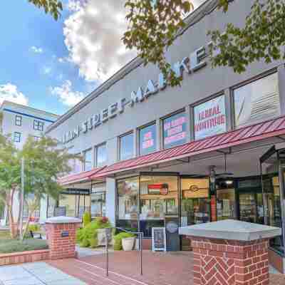 Ramada by Wyndham Gainesville Hotel Exterior