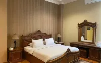 Grand Mansion Hotel Blitar Hotels in Sukorejo
