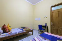 OYO 2440 Wallet Family Residence Syariah Hotel a Lumajang