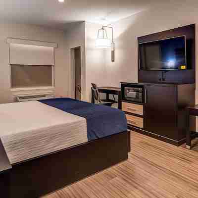 SureStay Plus Hotel by Best Western Humble Rooms