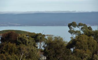 Coles Bay House