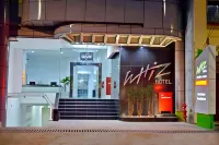 Whiz Hotel Falatehan Jakarta Hotel di Blok M