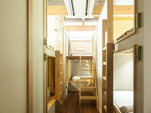 Fukuoka Guesthouse Hive