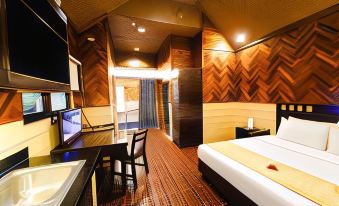 Sol Y Viento Mountain Hot Springs Resort - Housity