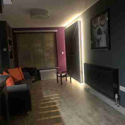 Comfortable 1-bed Apartment in Liverpool Sleeps 4 Others
