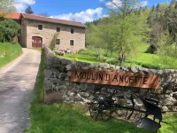 Les Roulottes de la Ferme des Chanaux, week-end insolite, hébergement atypique roulotte Haute-Loire (43) Hôtels à proximité de : L'Abbaye de La Chaise Dieu