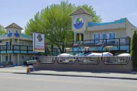 Tiki Shores Inn & Suites Hotel di Penticton