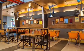 Max Hotels Jabalpur - Housity