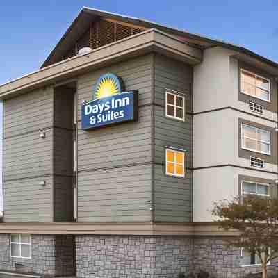 Days Inn & Suites by Wyndham Langley Hotel Exterior