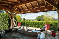Le Domaine des Prés Verts Suites & Chambres Avec Jacuzzi Privatif Hotel di Saulieu
