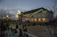 Загородный клуб Ольховка Отели рядом с достопримечательностью «Часовня Александра Невского»