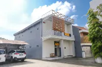 SPOT ON 92974 Arsen House Hotels in Marpoyan Damai