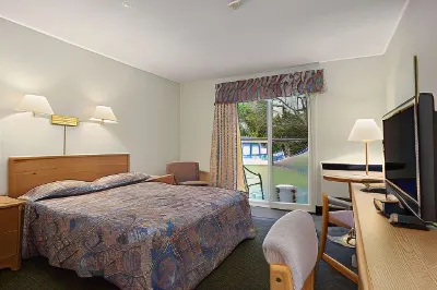 Travelodge by Wyndham Bracebridge Hotels in Bracebridge