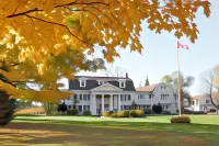 Riverbend Inn & Vineyard Hotels near Floral Clock
