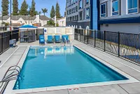Hampton Inn & Suites by Hilton Bakersfield Central - Pools