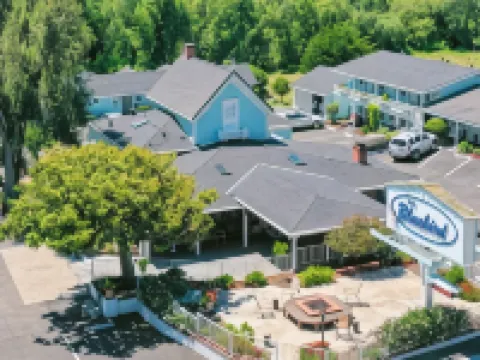 Bluebird Inn Hotels near Cambria, California