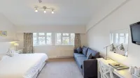 Ommaroo Hotel Hotels near Jersey Museum, Art Gallery and Victorian House