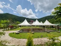 Shalom Farmhouse by the Hillside - 4-Star